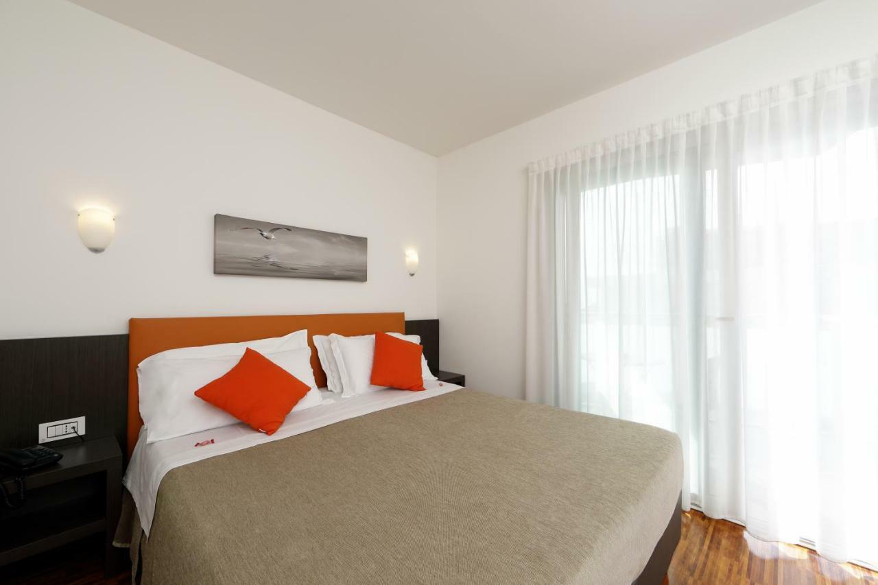 Hotel Simi Lan Линьяно-Саббьядоро Экстерьер фото
